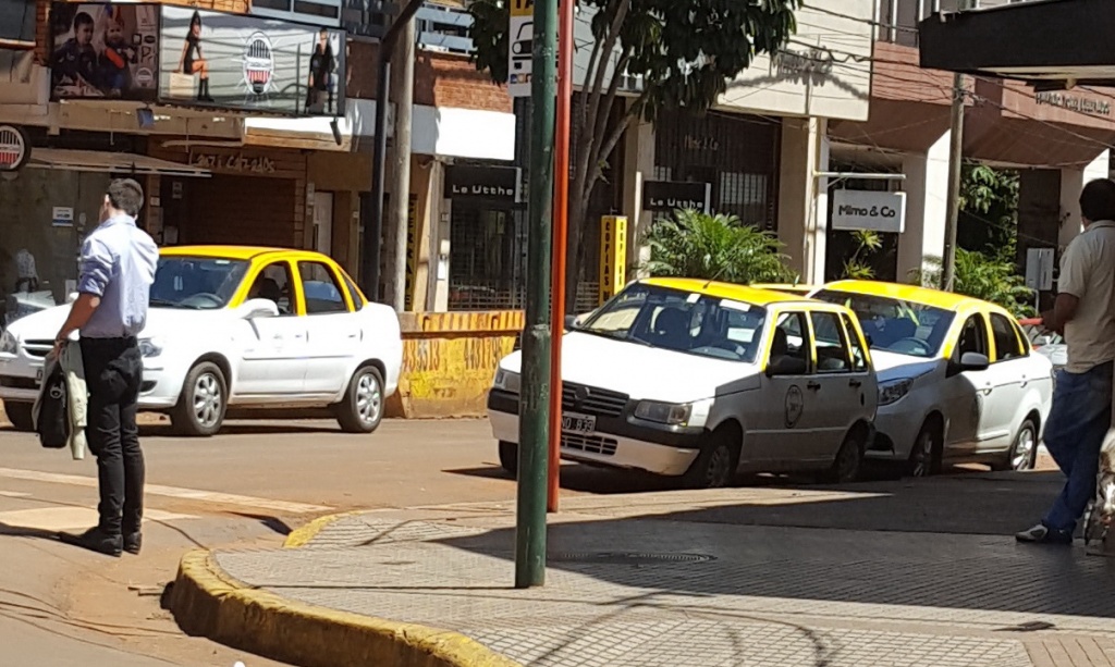 Taxis y remises: alto incumplimiento a las normativas de la VTV y el seguro del auto