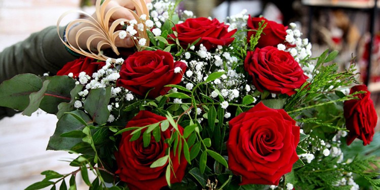 San Valentín: Cuánto cuesta regalar un ramo de flores - Primera Edición