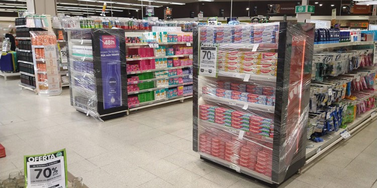 SUPERMERCADOS.  Una cadena nacional cerró algunas góndolas, retirando la mercadería, por la suba del dólar.