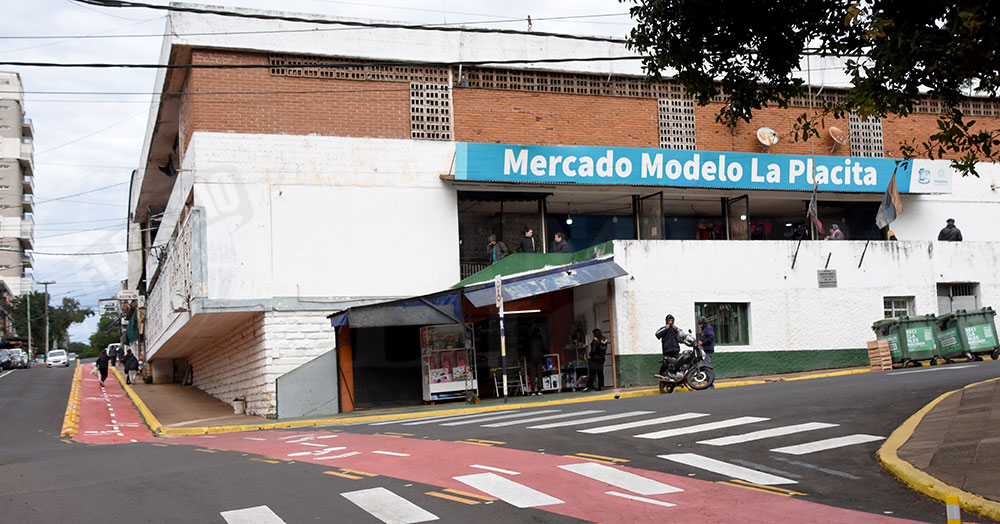 Compras en dólares: “En La Placita, con tal de vender, recibimos todo tipo de monedas”