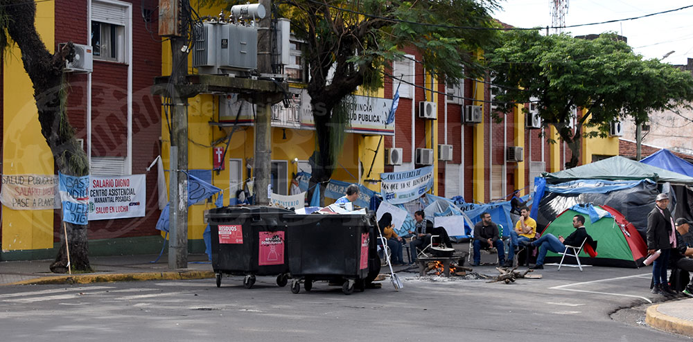 Trabajadores de Salud reafirman paro de 72 horas con acampe frente al Ministerio