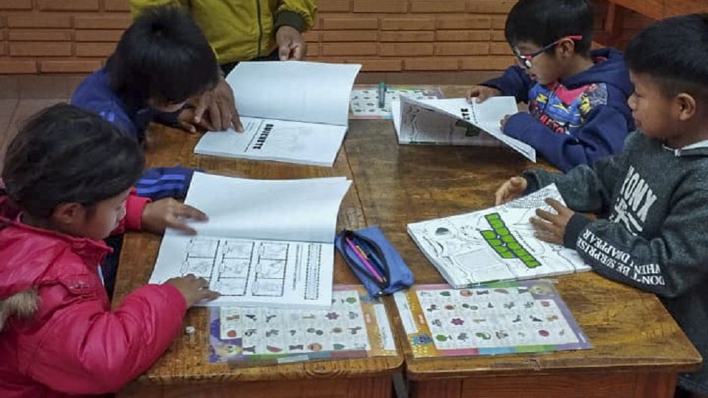 Crearon manual bilingüe de enseñanza de lecto escritura a niños mbya de segundo grado