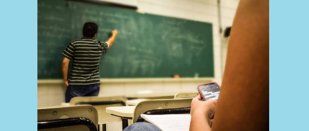 “El celular es una herramienta más de aprendizaje en el aula”