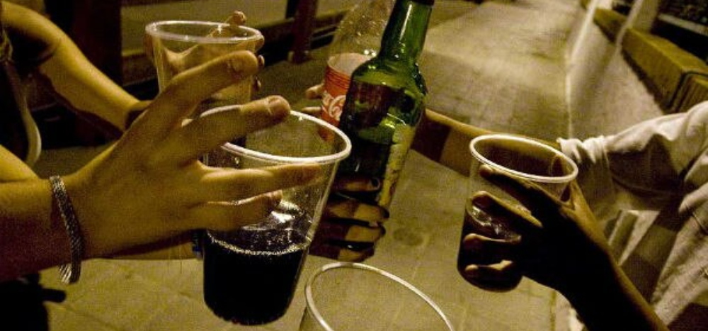 El consumo de alcohol en sí “acarrea un peligro en la salud”: mitos y verdades