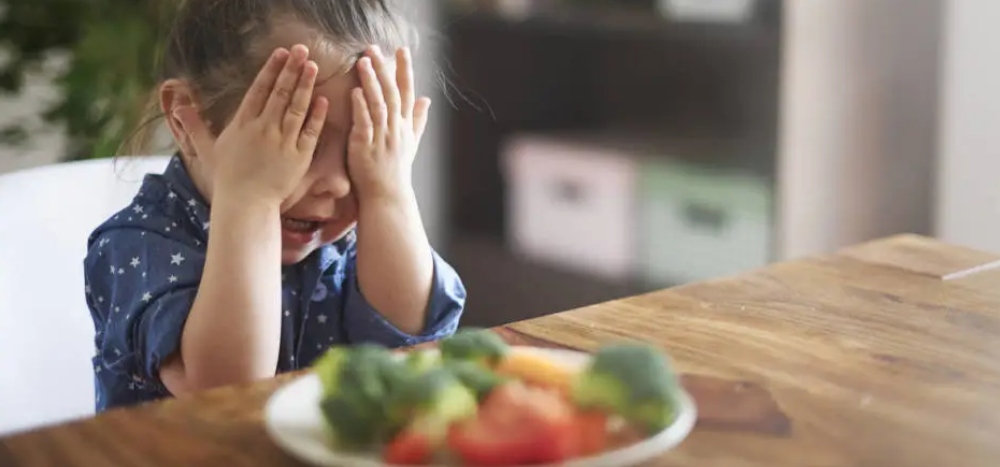 Advierten sobre los riesgos de eliminar alimentos de la dieta de los niños