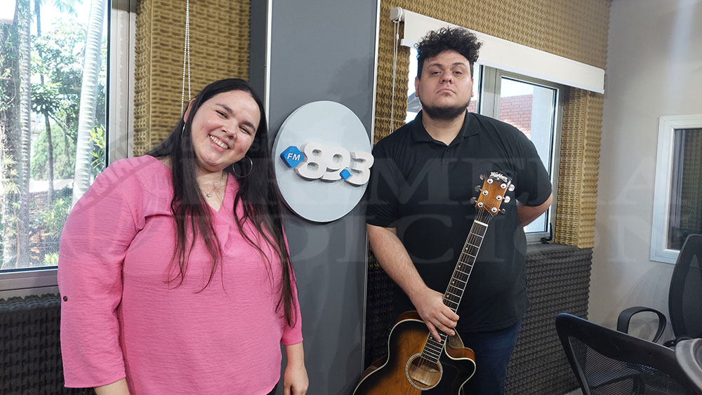 Con una impronta única, Mica salinas reversiona clásicos de amor en la Biblioteca Popular Posadas