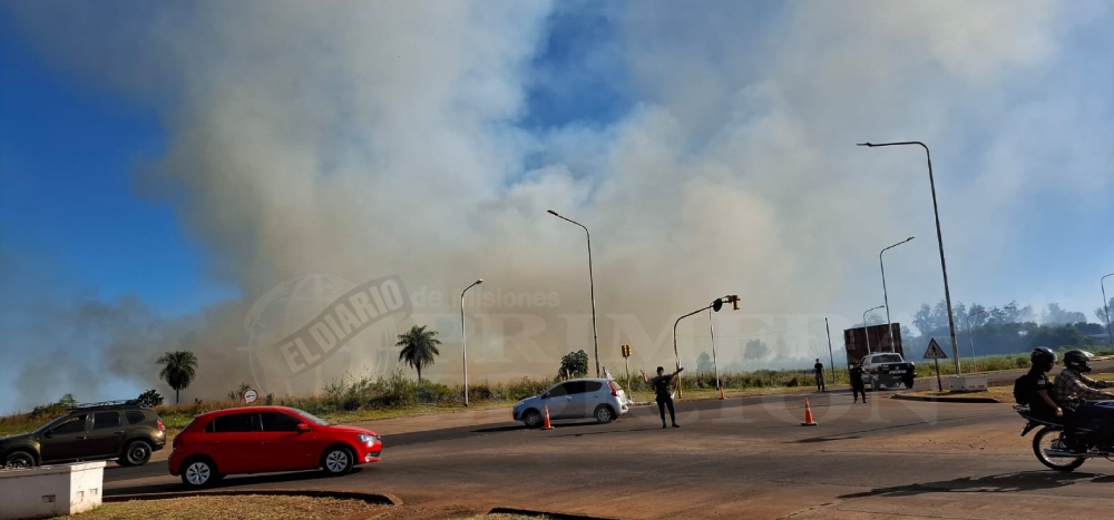 Entre 40 y 60 hectáreas ya se quemaron en Itaembé Guazú y las llamas siguen avanzando