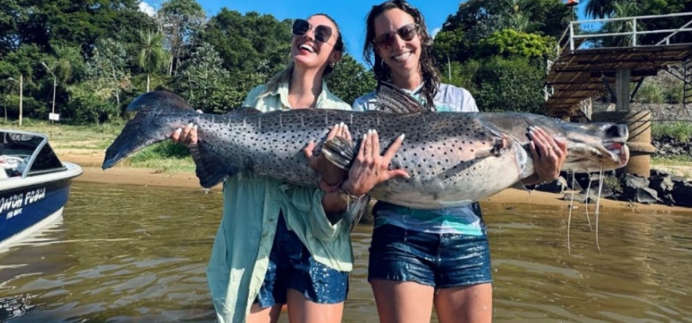 Dos primas misioneras pescaron y devolvieron al río un surubí de 55 kilos: “Tuvimos suerte”