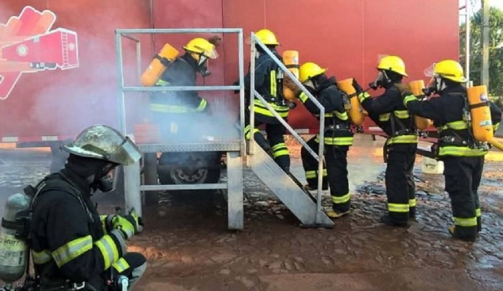 “Equipar a cada bombero de pies a cabeza cuesta 7 millones de pesos”